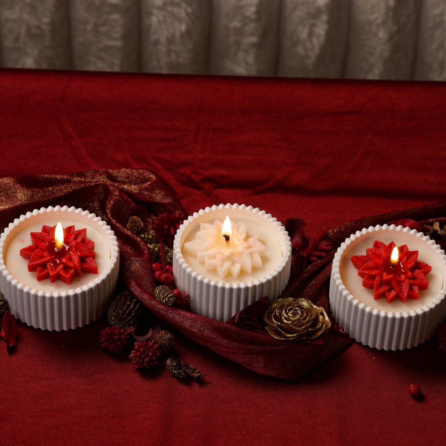 FLEURS ÉTOILÉES - Edition limitée - Set de 3 bougies de Noël Parfumées